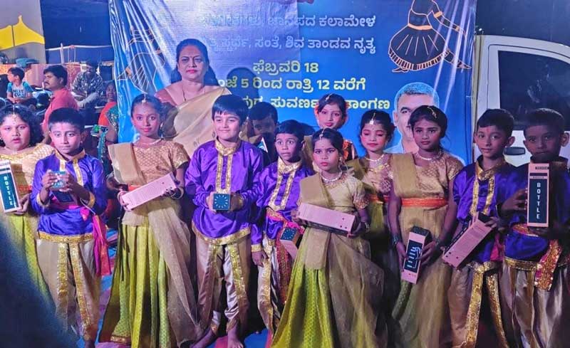 Akshath.R participated in the Folk Kalamela Group Dance Competition and won the first prize