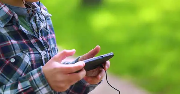 Effects of smartphone overuse in school students - A parents' guide